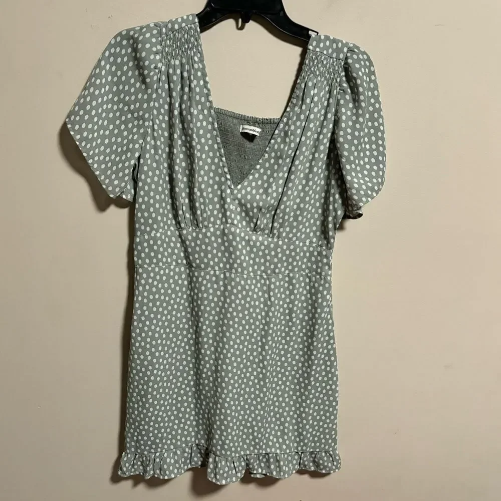 Abercrombie Flutter Sleeve Dress in Mint Dot Smocked- Size Medium